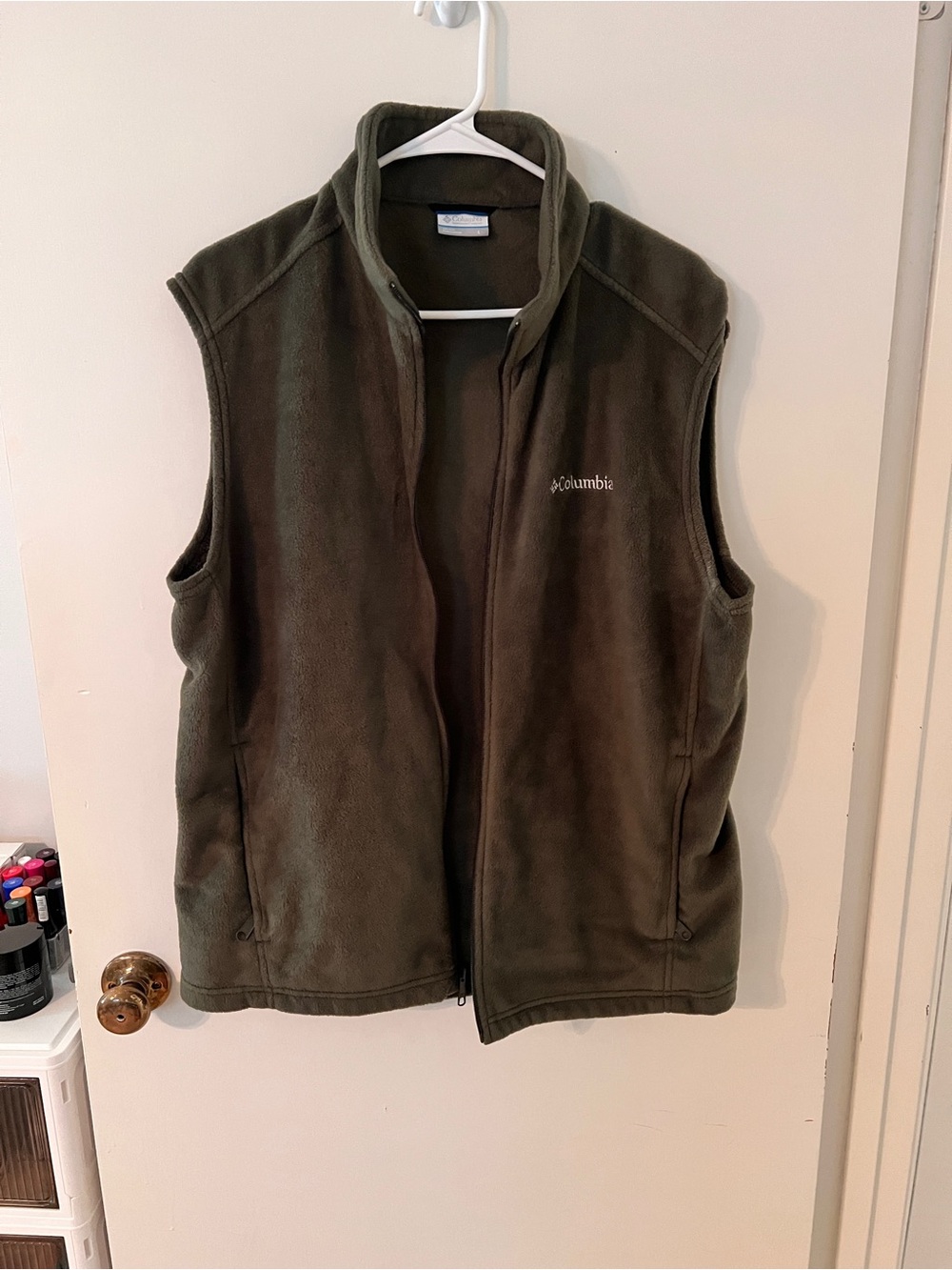 Columbia Men's Dark Olive Fleece Vest
